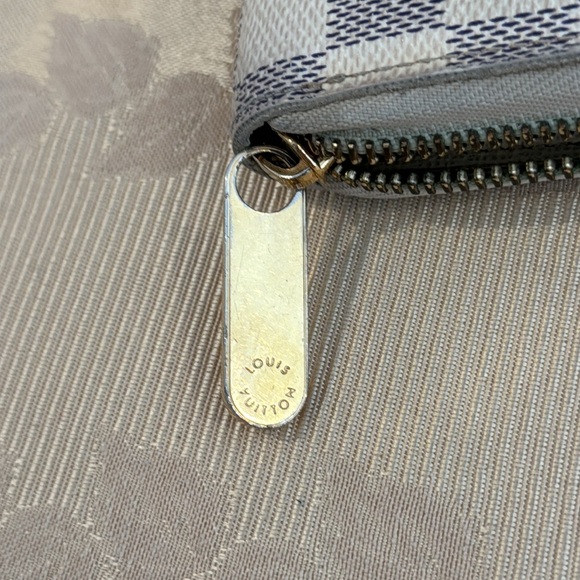 Louis Vuitton Damier Azur Zippy Wallet - Picture 7 of 13